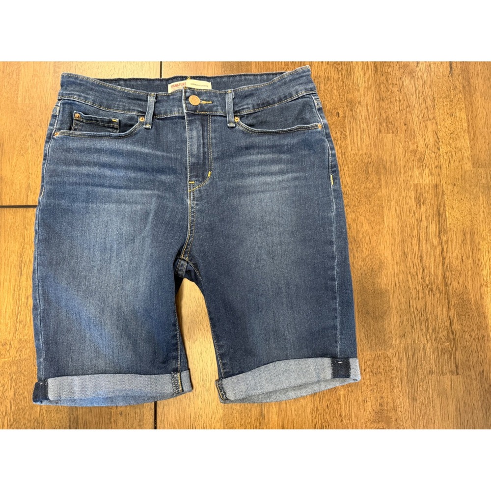 Signature by Levi Strauss Women Bermuda Shorts Medium Wash Blue Size 8‎ W29